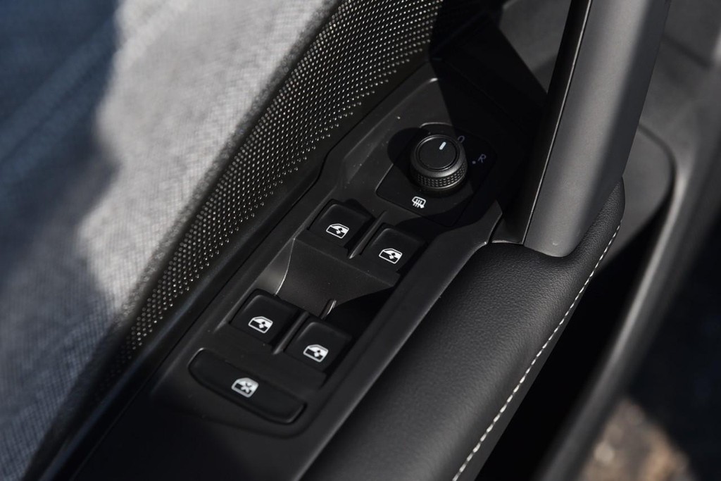 Volkswagen Tiguan Vehicle Full-screen Gallery Image 8