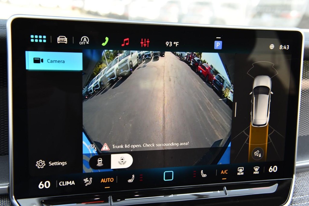 Volkswagen Tiguan Vehicle Full-screen Gallery Image 13