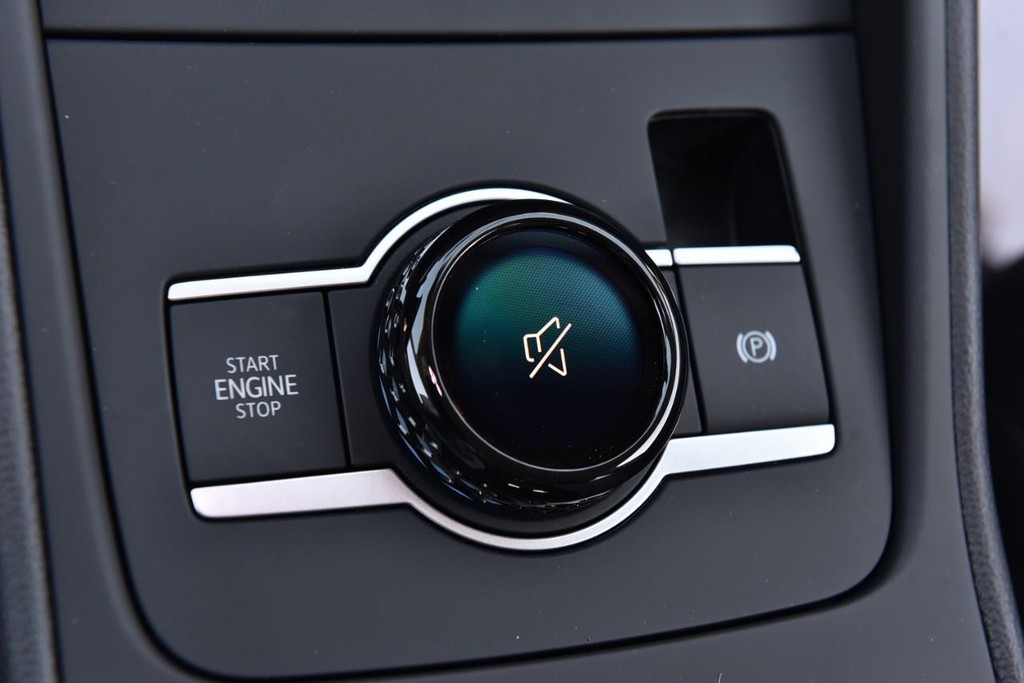 Volkswagen Tiguan Vehicle Full-screen Gallery Image 16