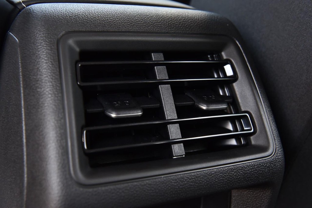 Volkswagen Tiguan Vehicle Full-screen Gallery Image 21