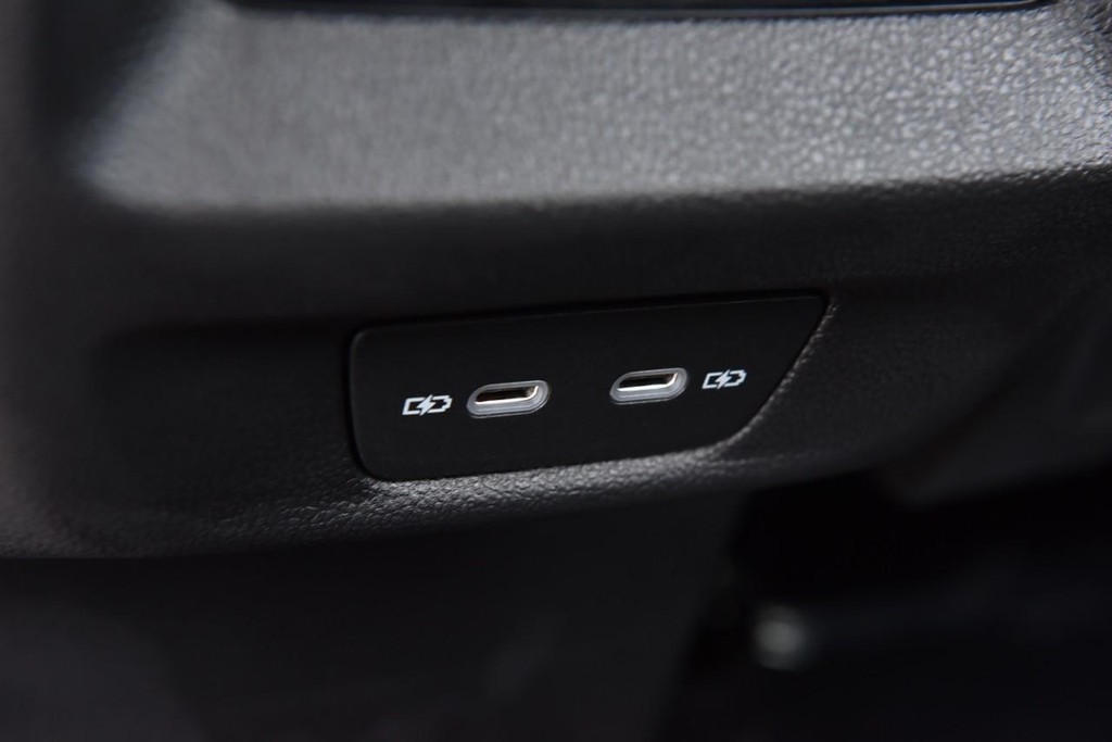 Volkswagen Tiguan Vehicle Full-screen Gallery Image 22