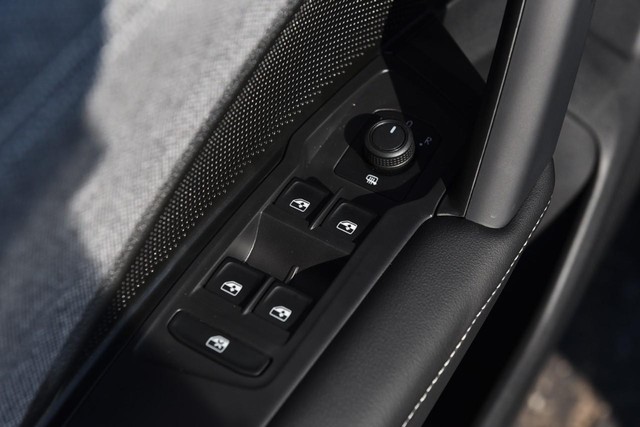 Volkswagen Tiguan Vehicle Image 08