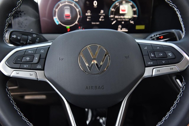 Volkswagen Tiguan Vehicle Image 17