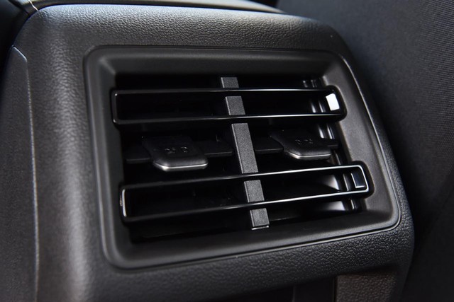 Volkswagen Tiguan Vehicle Image 21