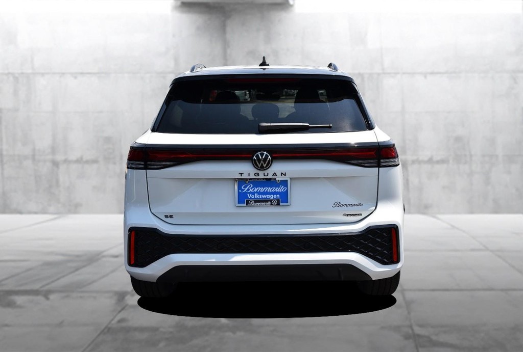 Volkswagen Tiguan Vehicle Full-screen Gallery Image 6