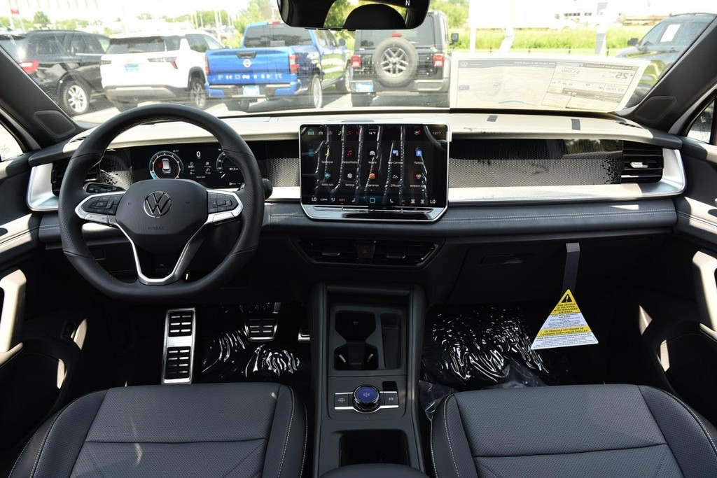 Volkswagen Tiguan Vehicle Full-screen Gallery Image 7