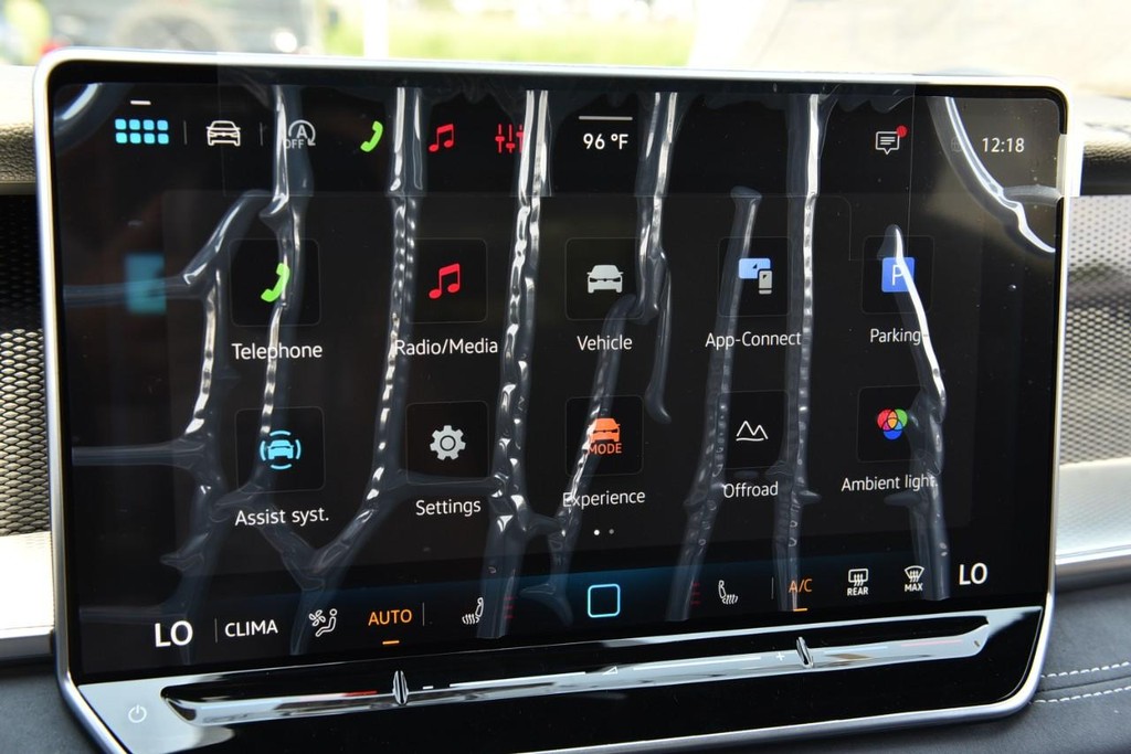 Volkswagen Tiguan Vehicle Full-screen Gallery Image 15