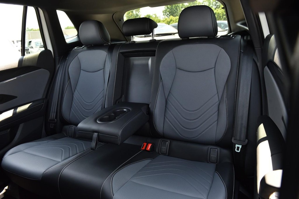 Volkswagen Tiguan Vehicle Full-screen Gallery Image 22