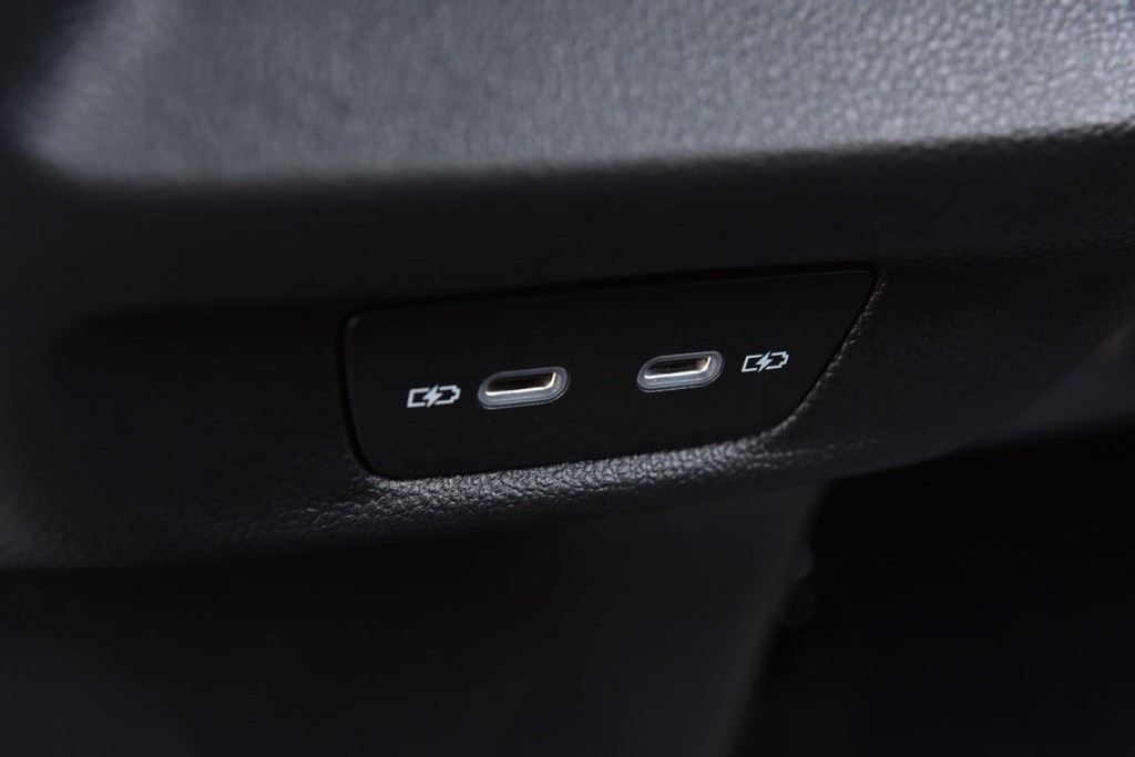 Volkswagen Tiguan Vehicle Full-screen Gallery Image 24
