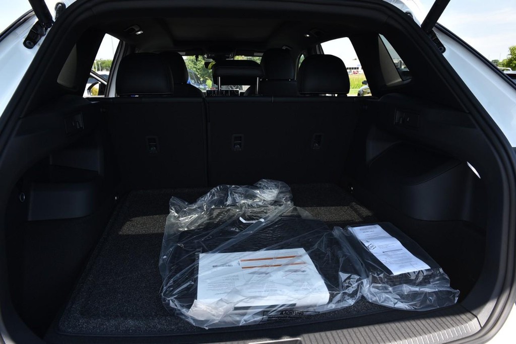 Volkswagen Tiguan Vehicle Full-screen Gallery Image 25