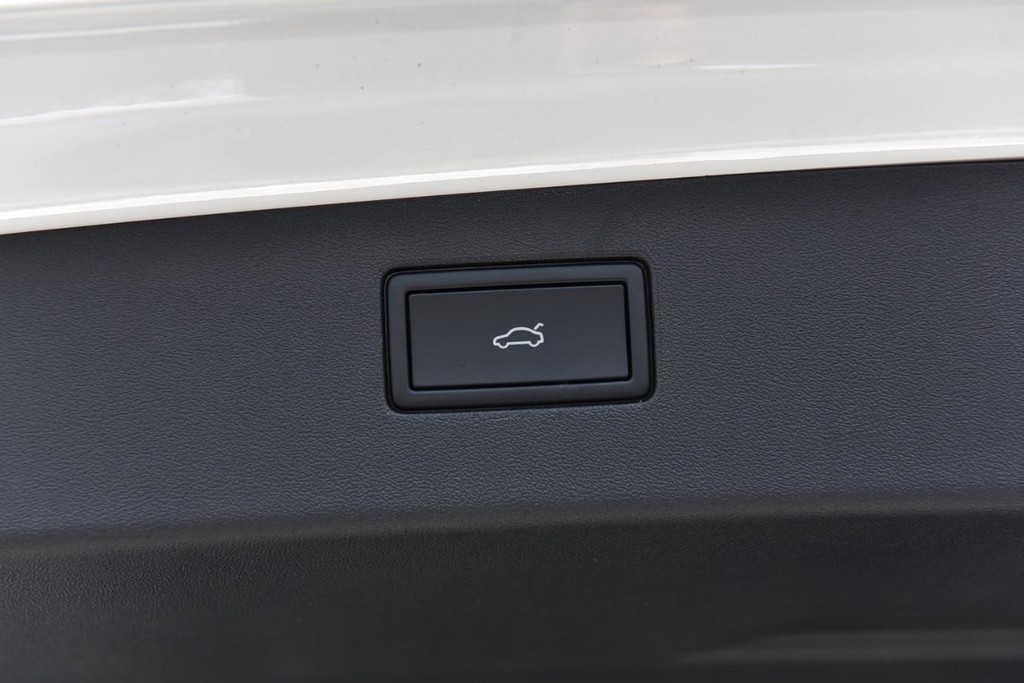 Volkswagen Tiguan Vehicle Full-screen Gallery Image 26