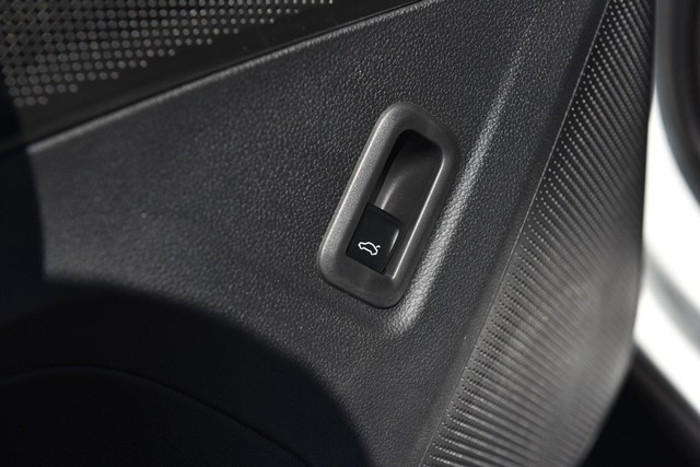 Volkswagen Tiguan Vehicle Image 09