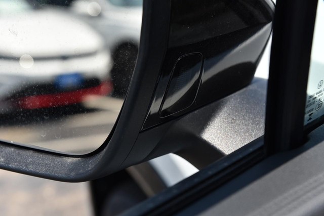 Volkswagen Tiguan Vehicle Image 10