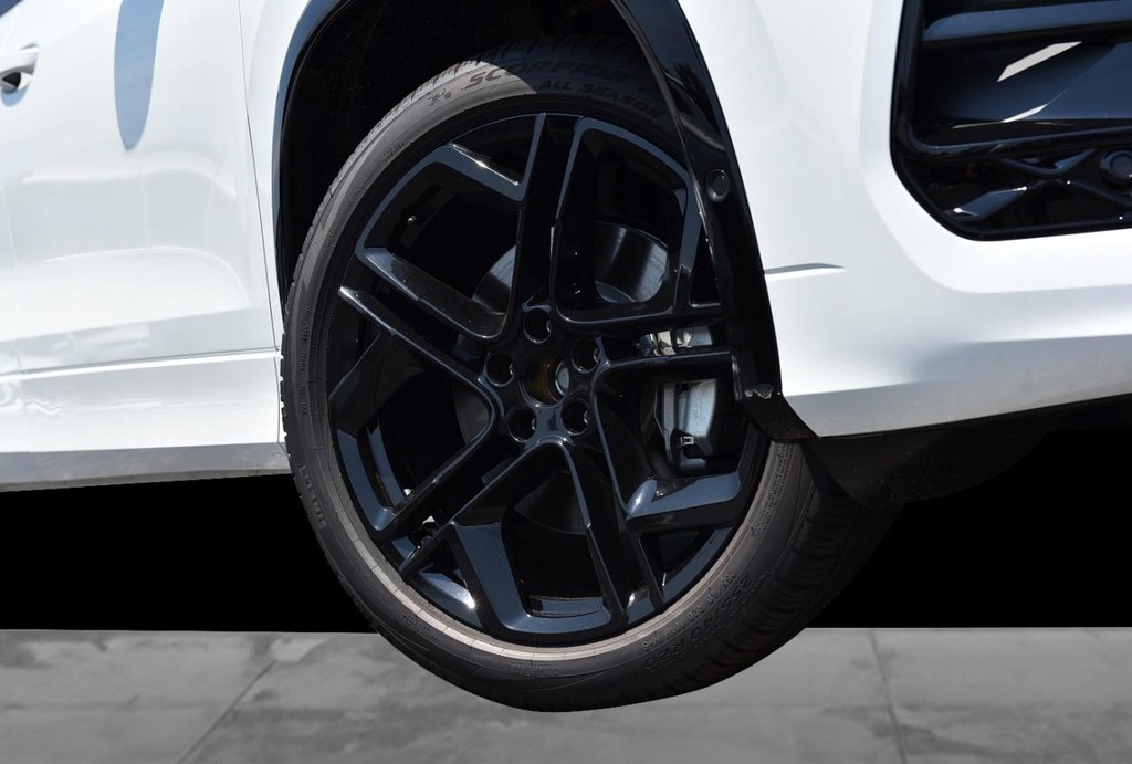 Volkswagen Tiguan Vehicle Full-screen Gallery Image 3