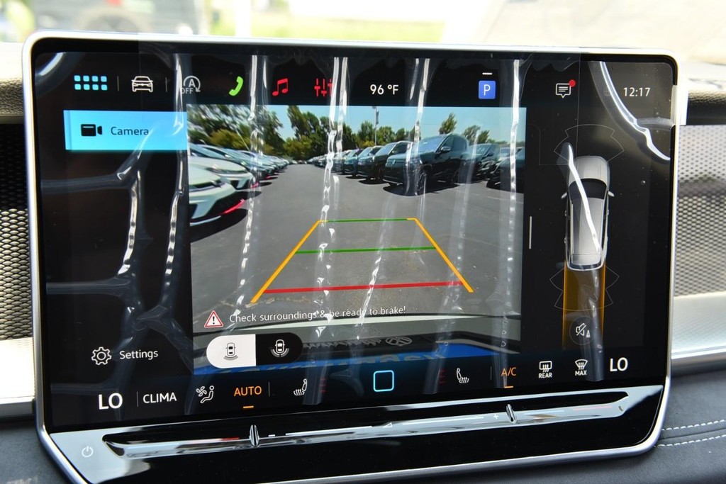 Volkswagen Tiguan Vehicle Full-screen Gallery Image 13