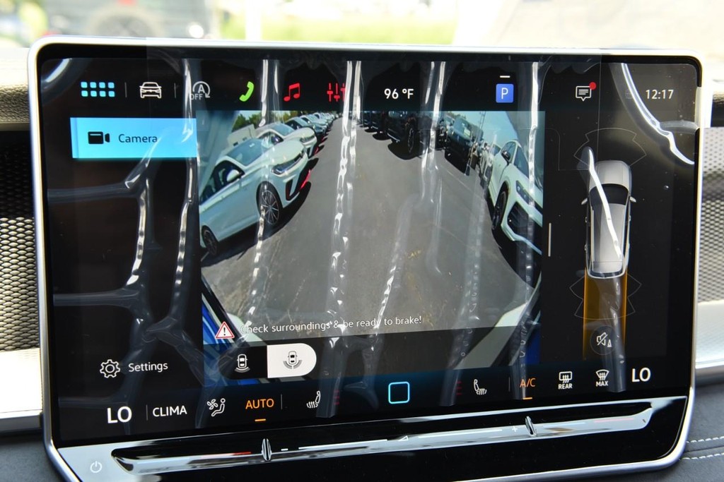 Volkswagen Tiguan Vehicle Full-screen Gallery Image 14