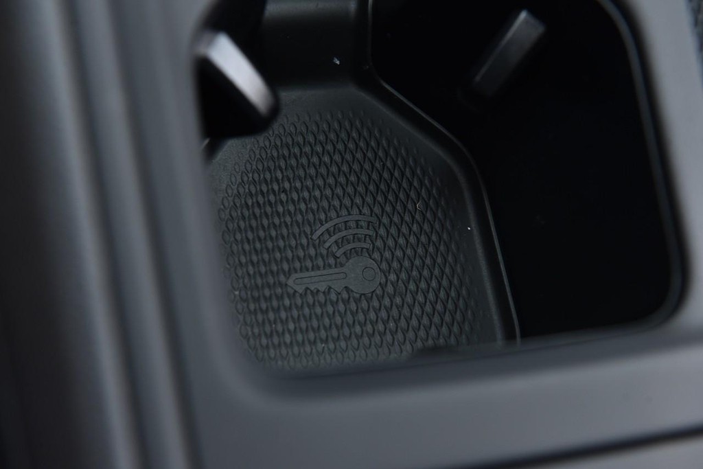 Volkswagen Tiguan Vehicle Full-screen Gallery Image 16