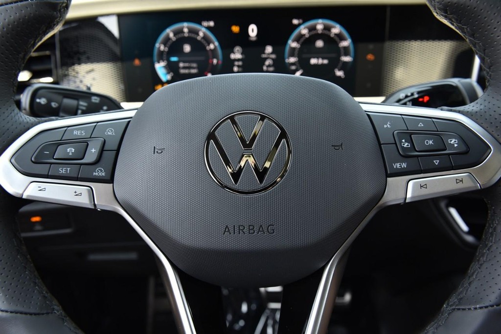 Volkswagen Tiguan Vehicle Full-screen Gallery Image 18