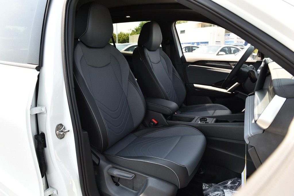 Volkswagen Tiguan Vehicle Full-screen Gallery Image 20