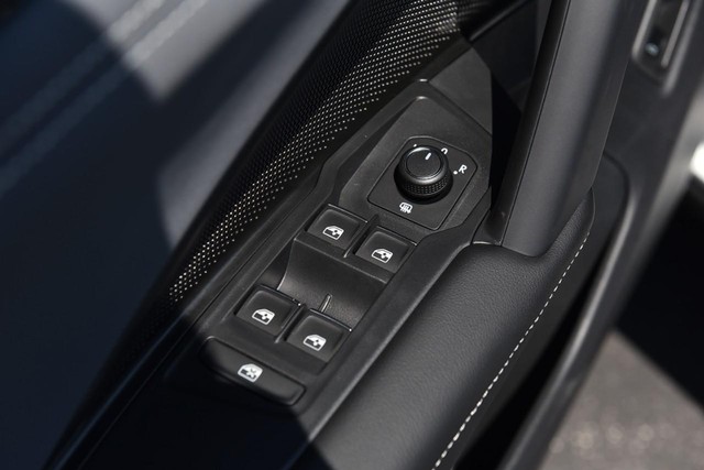 Volkswagen Tiguan Vehicle Image 08