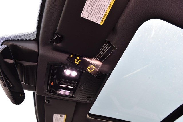 Volkswagen Tiguan Vehicle Image 21