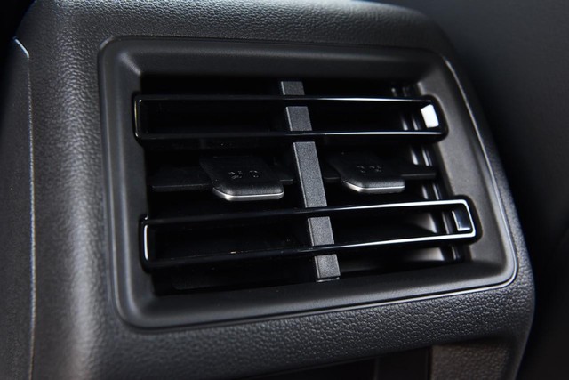 Volkswagen Tiguan Vehicle Image 23