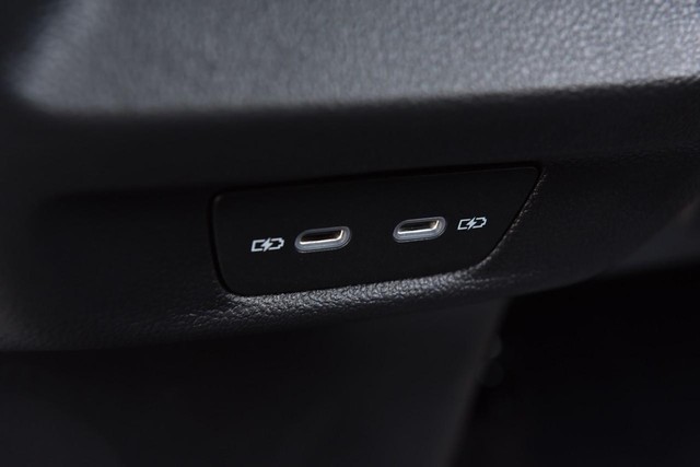 Volkswagen Tiguan Vehicle Image 24