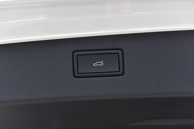 Volkswagen Tiguan Vehicle Image 26