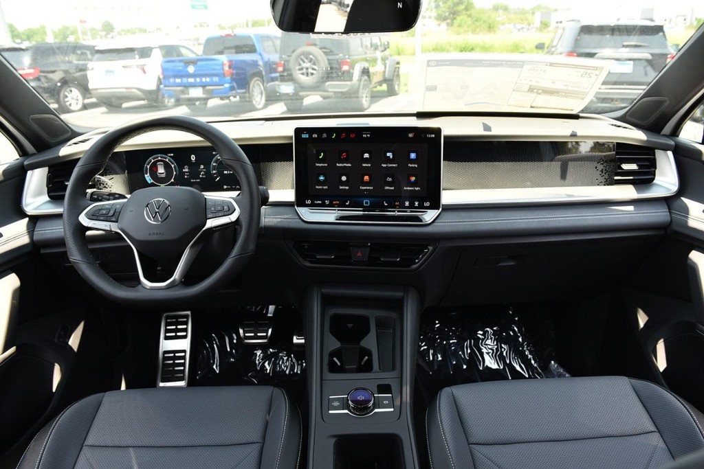 Volkswagen Tiguan Vehicle Full-screen Gallery Image 7