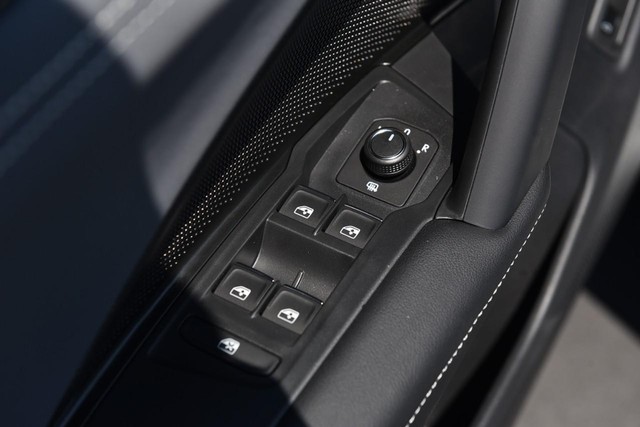 Volkswagen Tiguan Vehicle Image 08
