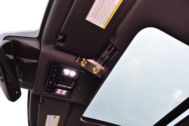Volkswagen Tiguan Vehicle Image 21