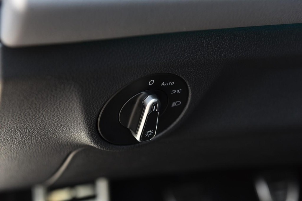 Volkswagen Jetta GLI Vehicle Full-screen Gallery Image 11