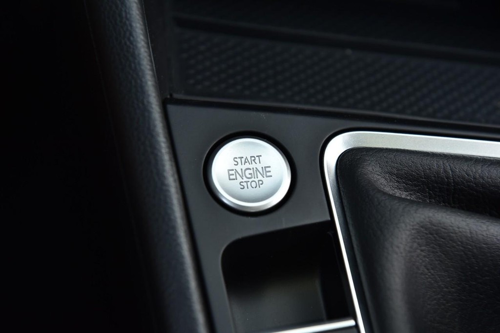 Volkswagen Jetta GLI Vehicle Full-screen Gallery Image 17