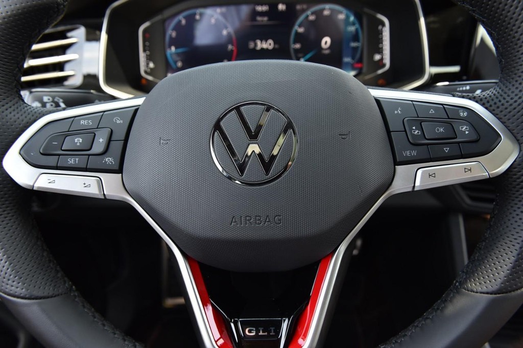 Volkswagen Jetta GLI Vehicle Full-screen Gallery Image 19