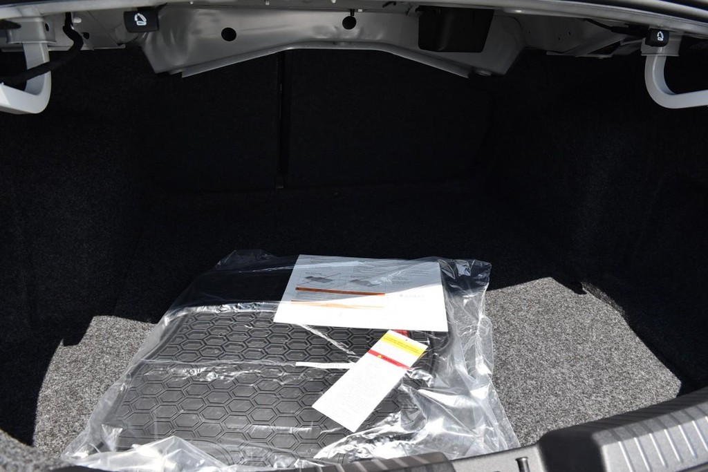 Volkswagen Jetta GLI Vehicle Full-screen Gallery Image 24