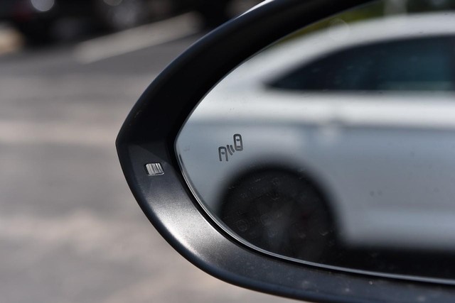 Volkswagen Jetta GLI Vehicle Image 10