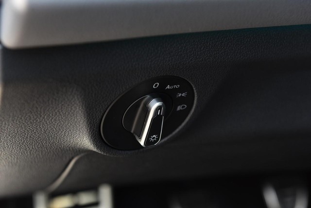 Volkswagen Jetta GLI Vehicle Image 11