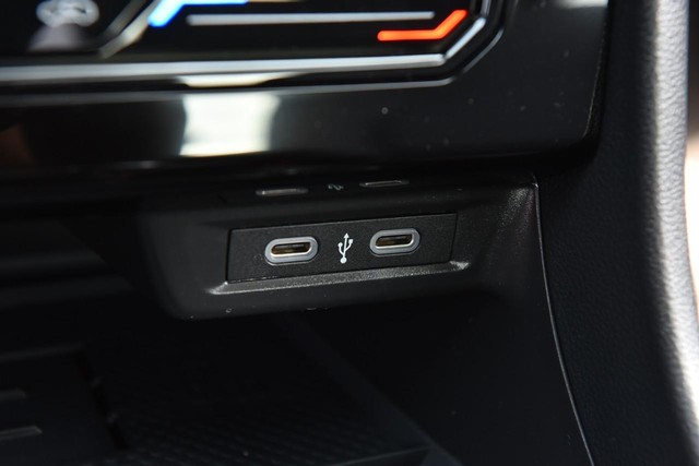 Volkswagen Jetta GLI Vehicle Image 16