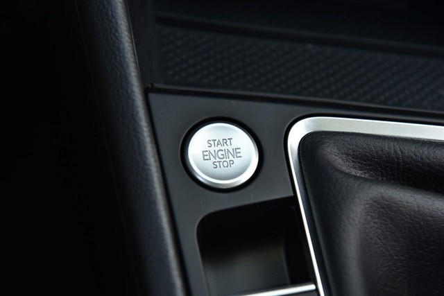 Volkswagen Jetta GLI Vehicle Image 17