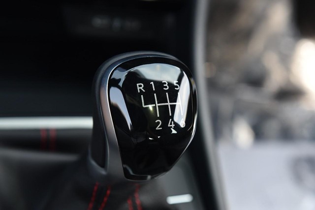 Volkswagen Jetta GLI Vehicle Image 18