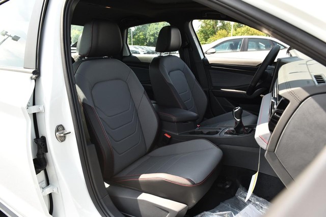 Volkswagen Jetta GLI Vehicle Image 21