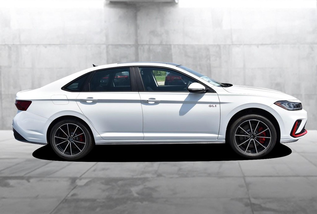 Volkswagen Jetta GLI Vehicle Full-screen Gallery Image 5