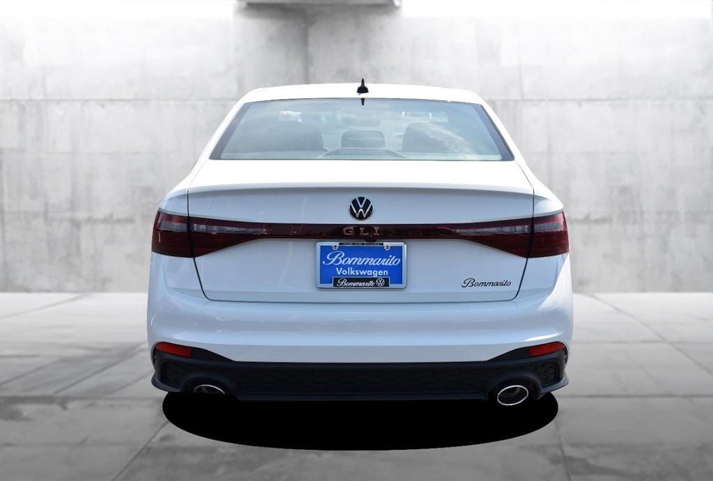 Volkswagen Jetta GLI Vehicle Full-screen Gallery Image 6