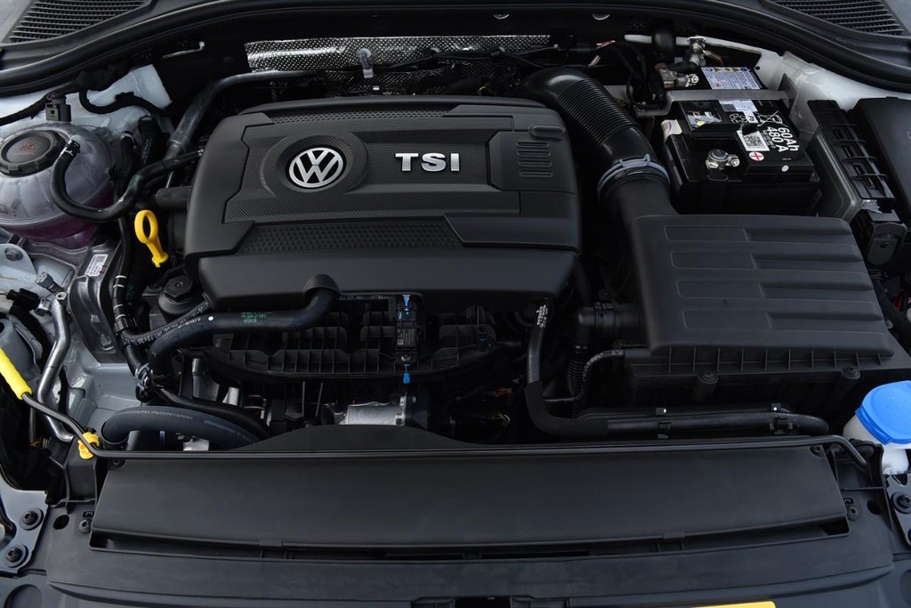 Volkswagen Jetta GLI Vehicle Full-screen Gallery Image 25
