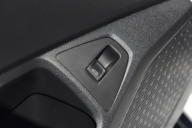 Volkswagen Jetta GLI Vehicle Image 09