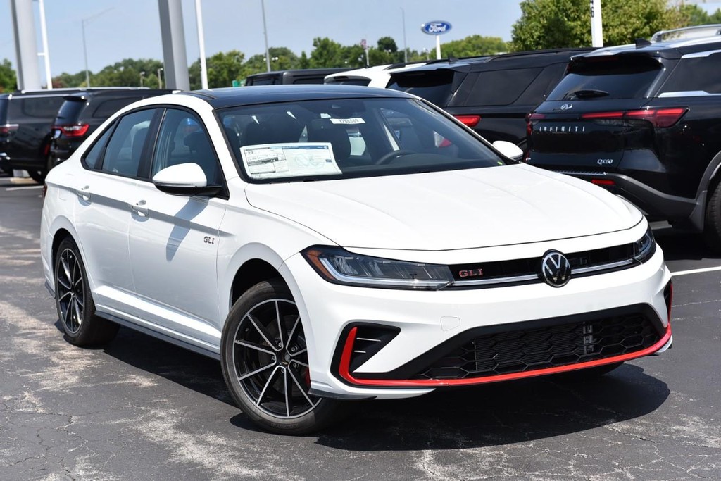 Volkswagen Jetta GLI Vehicle Full-screen Gallery Image 2
