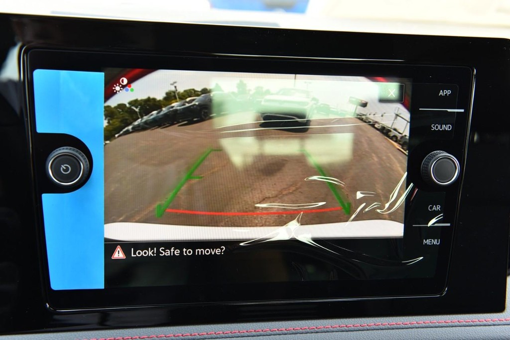 Volkswagen Jetta GLI Vehicle Full-screen Gallery Image 13