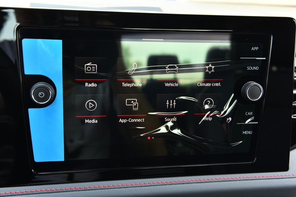 Volkswagen Jetta GLI Vehicle Full-screen Gallery Image 14