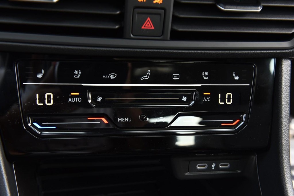 Volkswagen Jetta GLI Vehicle Full-screen Gallery Image 15