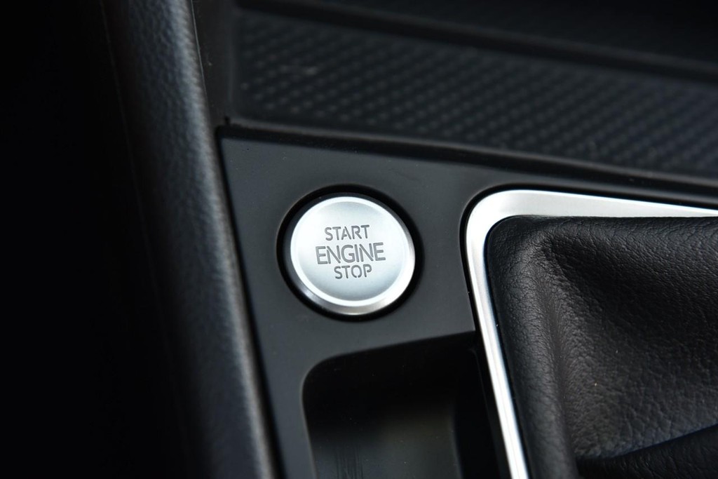 Volkswagen Jetta GLI Vehicle Full-screen Gallery Image 17